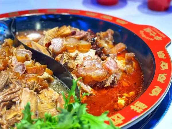 五道集团大消费赛道牛七姐鲜卤牛骨火锅,北京,滨州,临沂四店盛大启幕