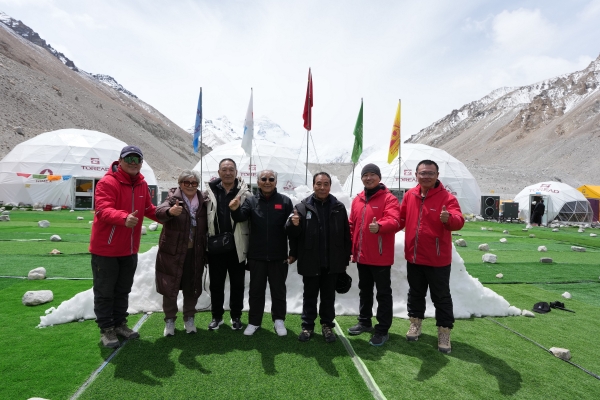  太阳雨空气能三度登顶珠峰，以科技与责任守护世界之巅