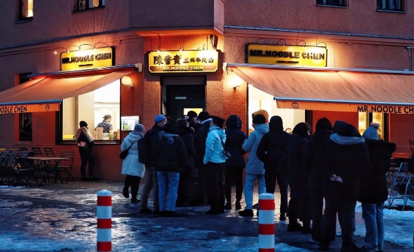 从柏林出发,陈香贵兰州牛肉面柏林店火爆出圈,出海征程正式开启。