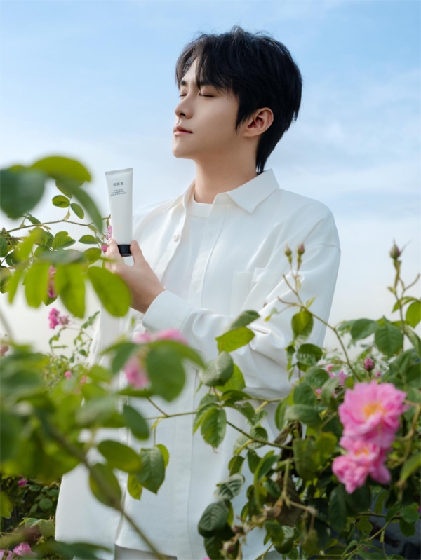 玫莉蔻玫瑰花瓣净柔洁面啫喱，以花为引，开启洁面新诗篇