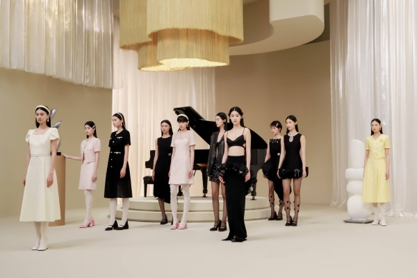 「漫序时刻」超级时装发布，LIME莱茵携手天猫解构时装艺术