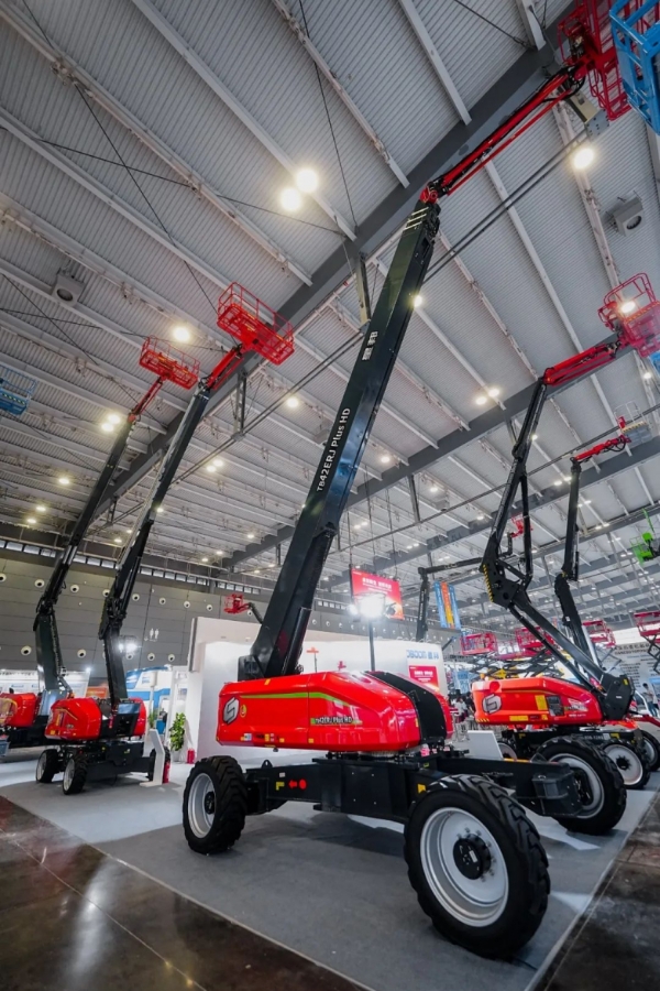 赤焰新生·智领未来 | 星邦智能全新形象闪耀CICEE 2025 