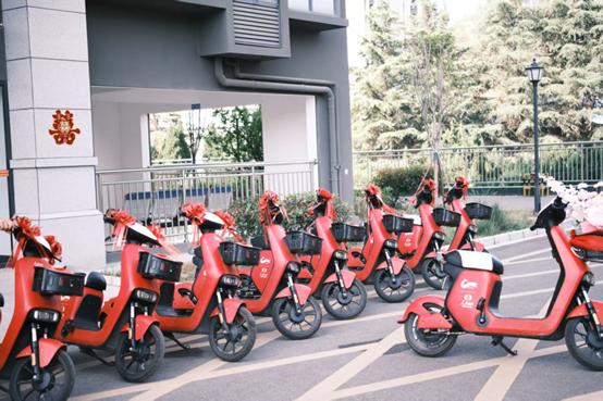 原来婚车还能这样？广元新人骑人民出行电动车，创意拉满