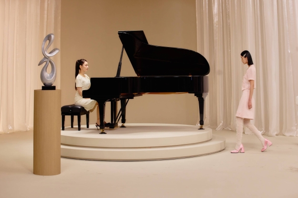 「漫序时刻」超级时装发布，LIME莱茵携手天猫解构时装艺术