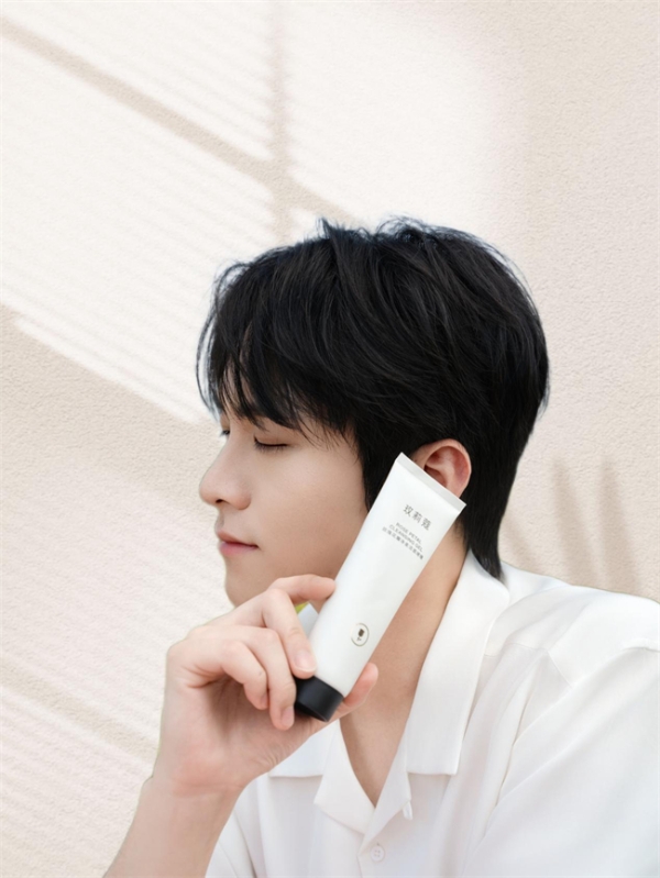 玫莉蔻玫瑰花瓣净柔洁面啫喱，以花为引，开启洁面新诗篇