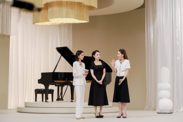 「漫序时刻」超级时装发布，LIME莱茵携手天猫解构时装艺术