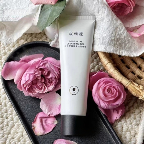 玫莉蔻玫瑰花瓣净柔洁面啫喱，以花为引，开启洁面新诗篇