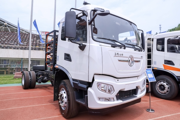 共建生态新高地，东风商用车亮相2025专用车产业创新发展大会暨专用车科技展