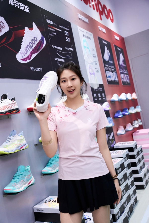 鹭岛羽浪:薰风体育在厦门苏迪曼杯引燃品牌新势能 