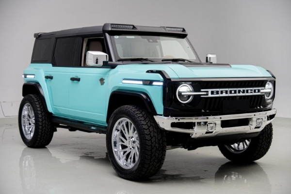 克蒂怪兽SV7携液态金属龙血红&蒂芙尼蓝限定配色闪耀上海车展 