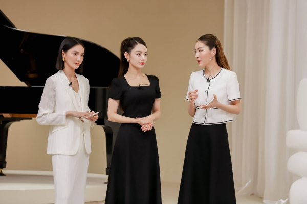 「漫序时刻」超级时装发布，LIME莱茵携手天猫解构时装艺术