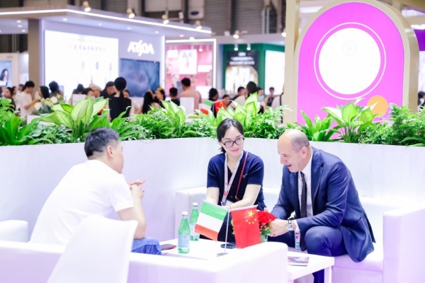 “Beauty crafted in Italy”：意大利展团闪耀CBE 2025上海美博会，共鉴意式美妆魅力