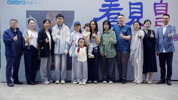  润贝舒UNBESO 助力 “看见・自己” 杨舒珺 & 蝴蝶宝贝联合画展成功举办