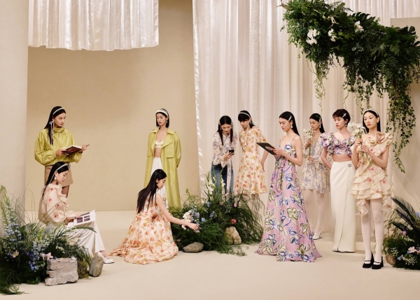 「漫序时刻」超级时装发布，LIME莱茵携手天猫解构时装艺术