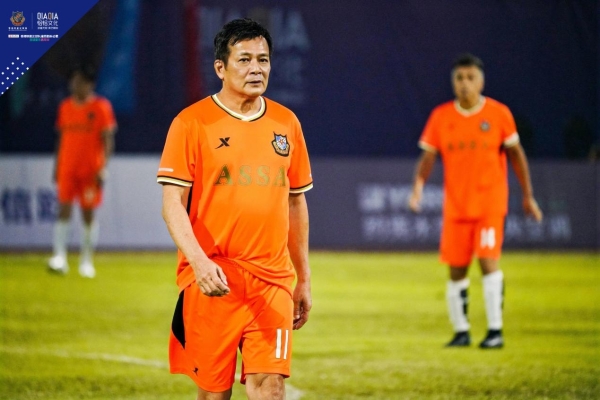 圆满落幕！谭咏麟、黄日华领衔香港明星足球队闪耀慈溪绿茵场