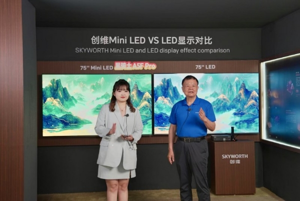 创维集团创始人黄宏生亮相京东直播，现场体验用创维电视点京东外卖