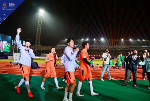 圆满落幕！谭咏麟、黄日华领衔香港明星足球队闪耀慈溪绿茵场