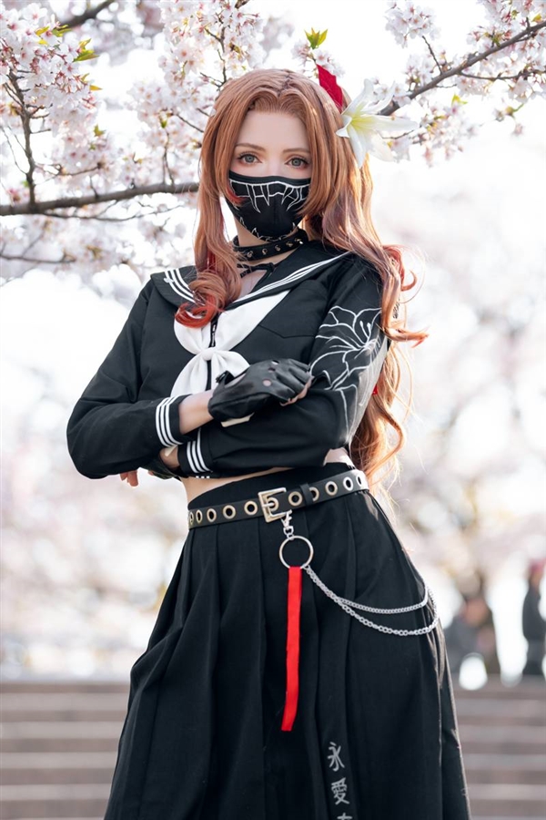 碍事莉体模绝美COS：《怪物猎人：荒野》杰玛大秀蛮腰