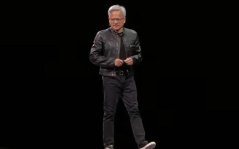 黄仁勋演讲现场用中文高喊大家好：透露父母也到场
