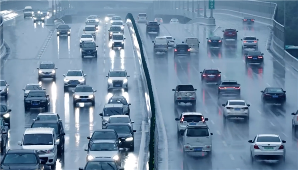 李云飞：很多人暗指比亚迪是“汽车圈恒大” 我来问几个问题