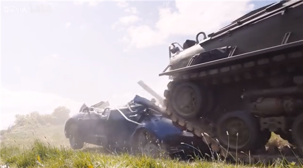 特斯拉Model 3遭坦克碾压：下半车身完好