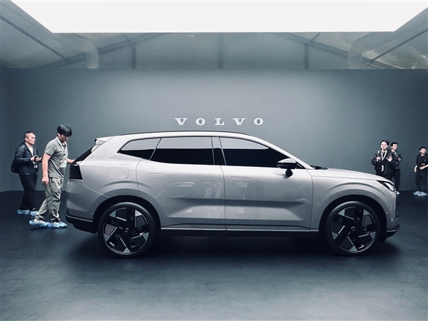 沃尔沃XC70官宣：全新SMA架构首款长续航超级混动SUV