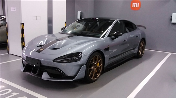 博主提SU7 Ultra用小米1拍照记录！雷军：感谢大家15年的不离不弃