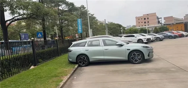 比亚迪海豹06DM-i旅行版预扣款价曝光：10.5万起