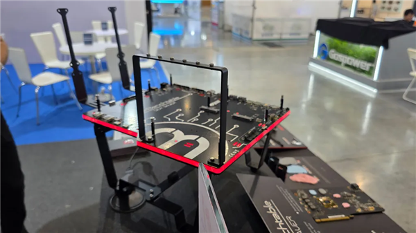 为电脑发烧友而生：暴力熊推出全开放PC“机箱”！