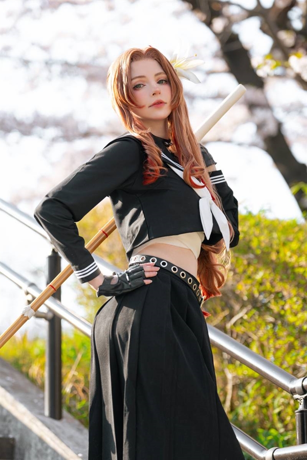 碍事莉体模绝美COS：《怪物猎人：荒野》杰玛大秀蛮腰