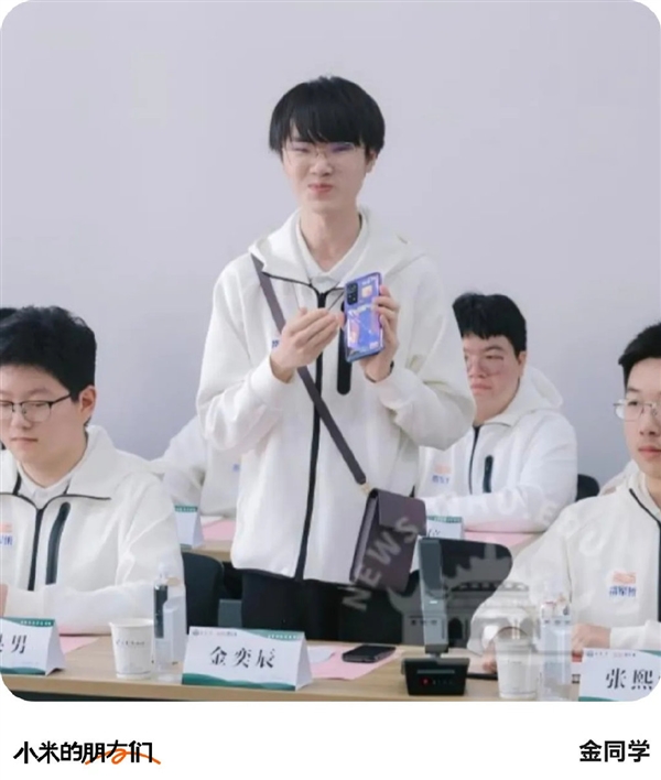 初代“小孩哥”向雷军做汇报：点亮小米1S手机 真挚告白小米