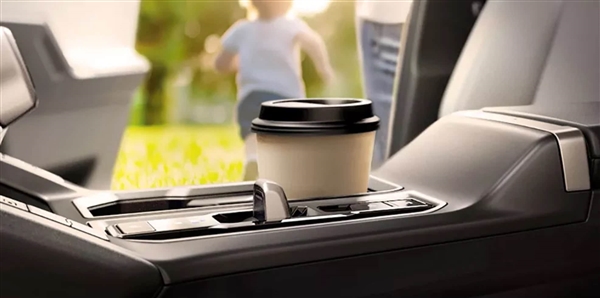 销量担当！全新丰田RAV4官方预告：披着越野外衣的城市SUV