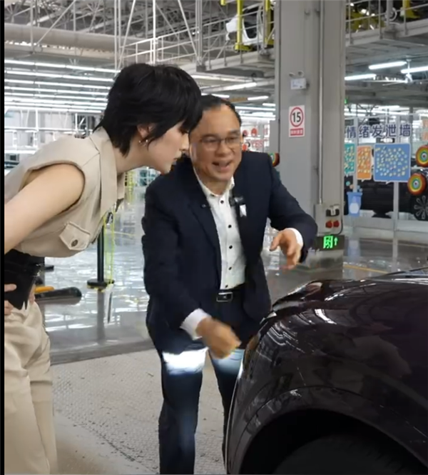 姚安娜520官宣：不谈恋爱谈工单 我在阿维塔车间“打工”