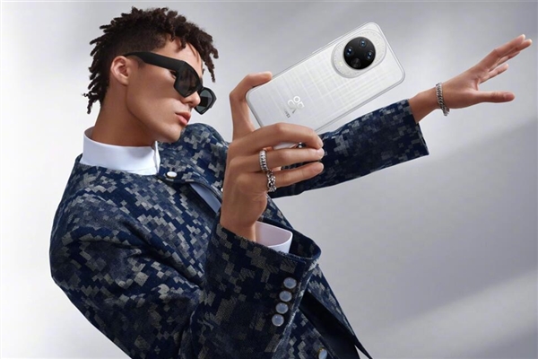 最美华为手机！华为nova 14 Ultra四色公布