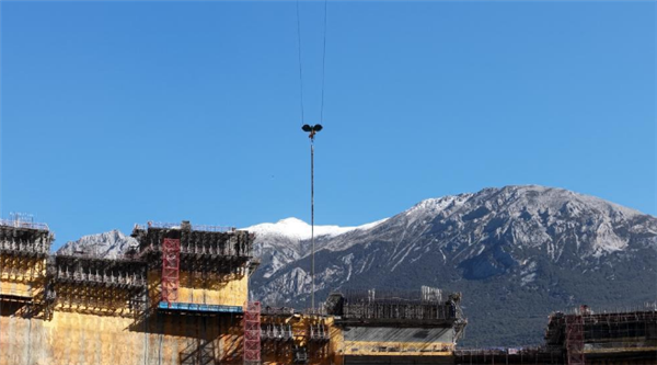 破纪录!在建大坝成功取出12层楼高混凝土芯样