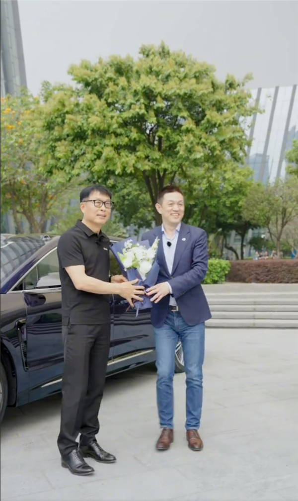 美的方洪波从来不加班言论惹争议：十年前曾称加班会上瘾  陶醉工作是幸福