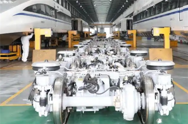 央视揭秘动车组竟要“体重管理”背后学问大着呢