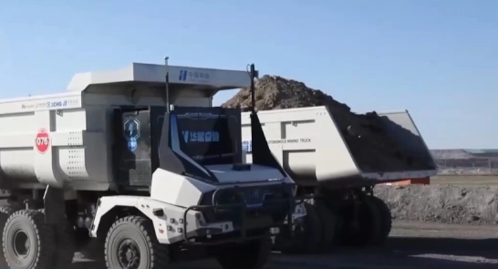 单车运输效能达人工120%！我国首个百台级纯电动无人矿卡集群投运