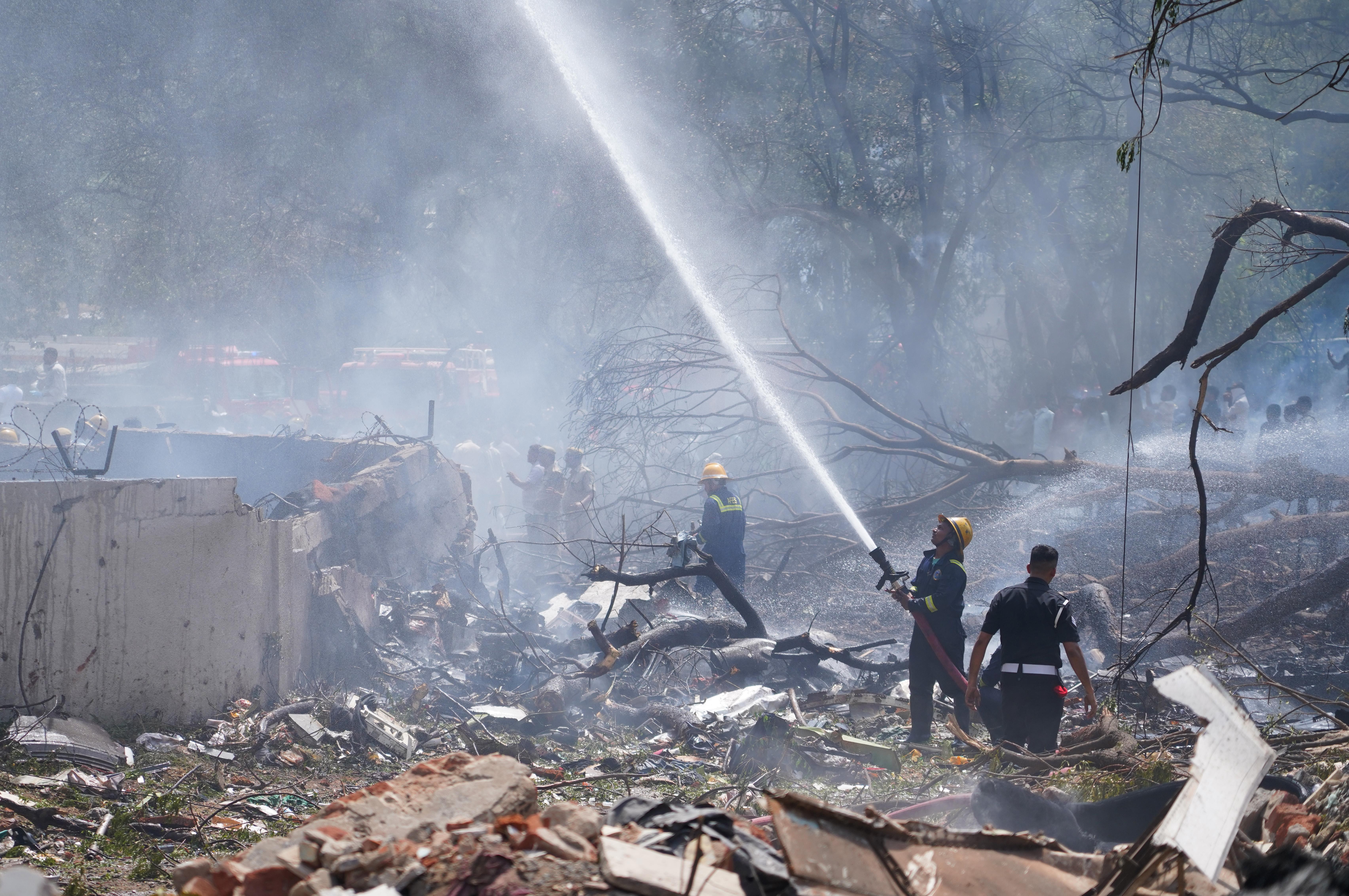 印航母公司为每名死者赔1000万卢比 印度航空AI171航班坠毁致265人遇难