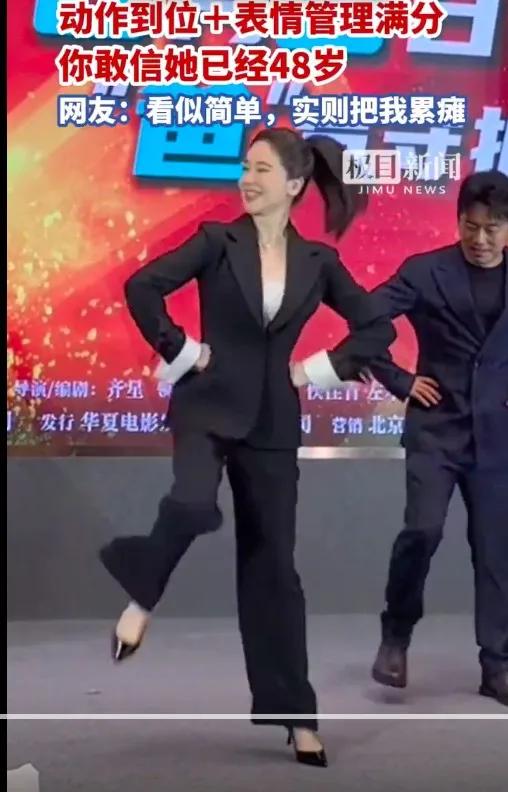 左小青教跳广场舞活力四射 绽放别样风采