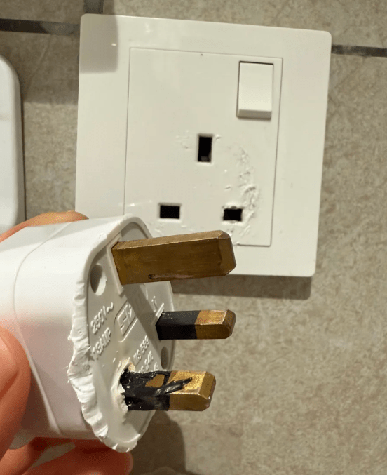 另有住户表示，试过用转插搭配吹风机，吹风机忽然不运作，才发现转头已熔。