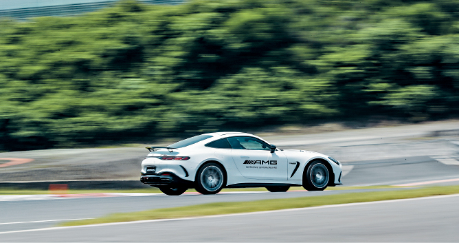 GT63 S E-Perfromance马力高达816ps、扭力1,140Nm，在赛道展现强横动力及灵活操控功架。