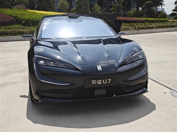 62.8万起 四大黑科技傍身！比亚迪最狠轿车仰望U7开启交付