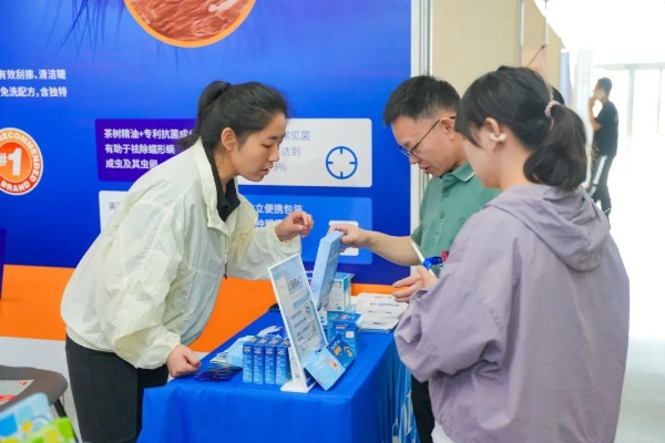 华厦眼科国际论坛架设“智慧桥”，铺就“光明路”