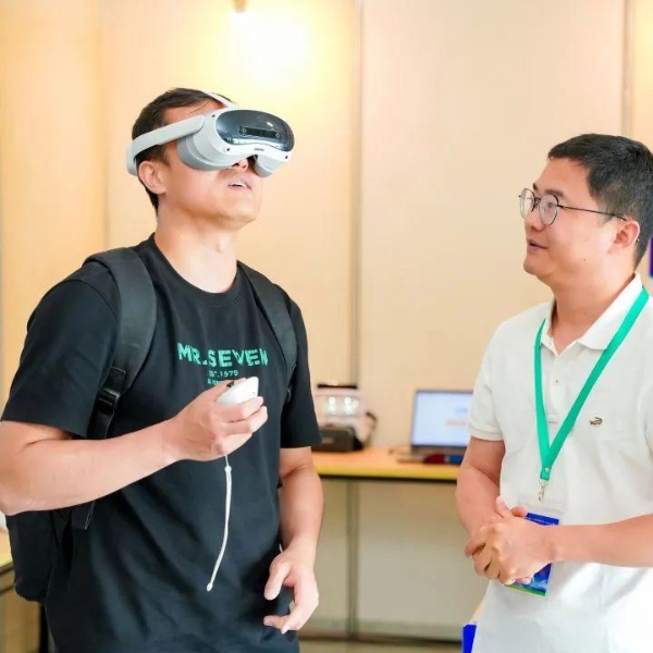 华厦眼科国际论坛架设“智慧桥”，铺就“光明路”