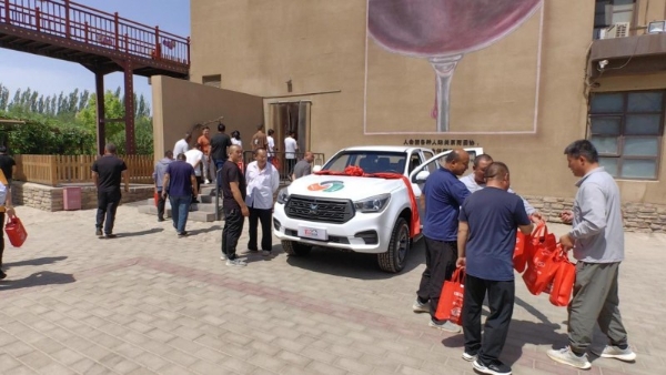  开着T28创业家皮卡送哈密瓜，庆铃皮卡人人夸