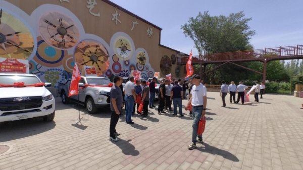  开着T28创业家皮卡送哈密瓜，庆铃皮卡人人夸