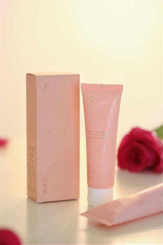 玫莉蔻玫瑰凝胶与水凝霜，感受自然的温柔，邂逅肌肤的水润诗意