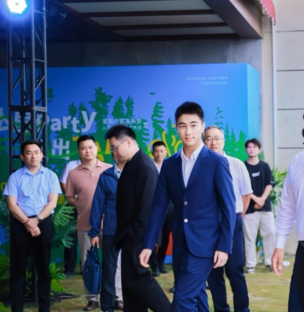 何猷君入主寰聚:丛里·TAI用一场“丛林party” 开启寰聚与星竞威武融合文旅商业新版图