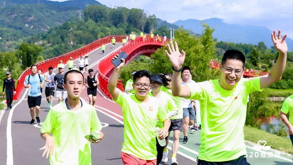 2.跑步爱好者.jpg 520健康跑20城百园同频开跑,现场宣布向全国招募52朵“金花”